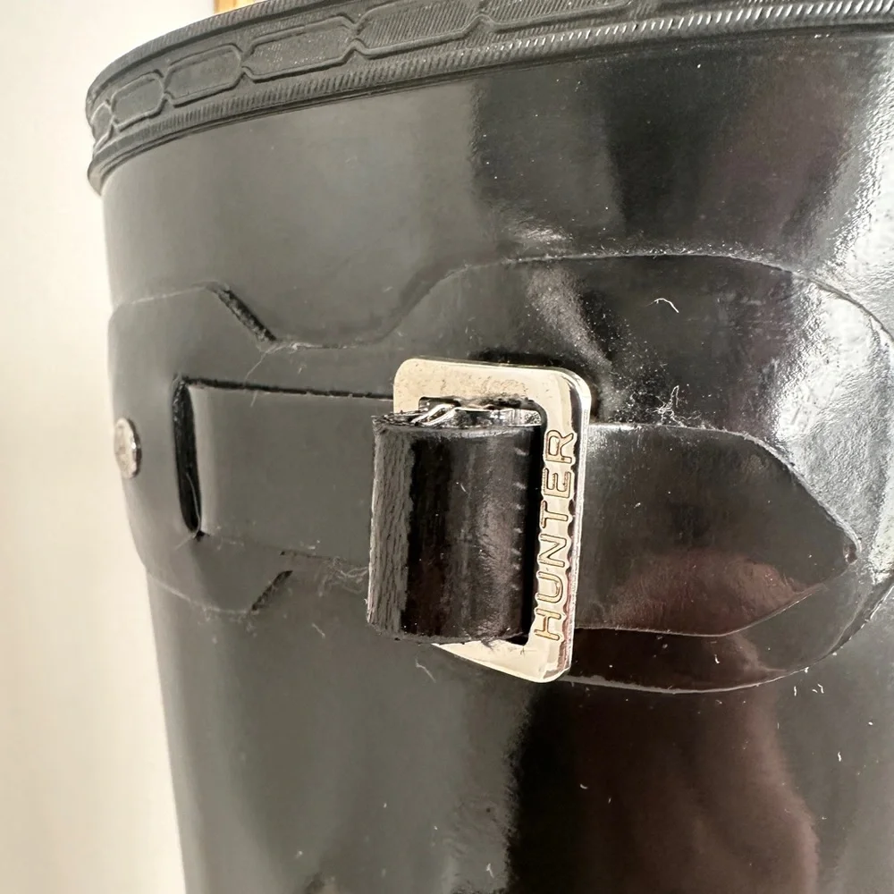 Women’s Tall Black Gloss Hunter rain boots in size 8 - Picture 8 of 15